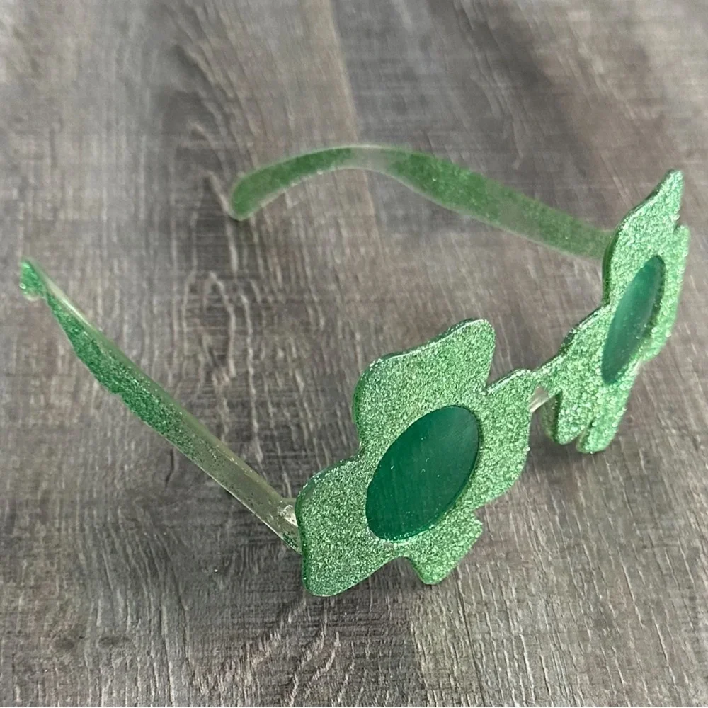 💞 Green Glitter St. Patrick’s Day Shamrock Sunglasses